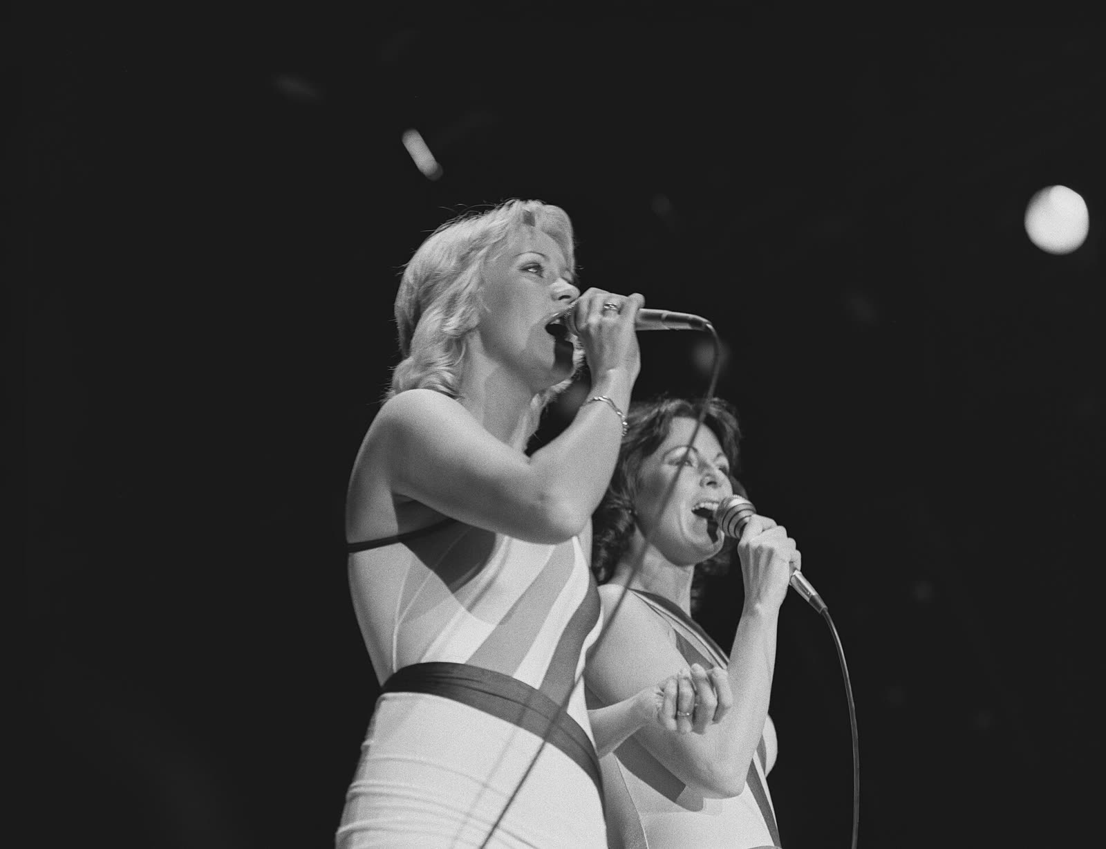 Agnetha and Frida of ABBA performing in Gothenburg, 1979 - Abba tickets