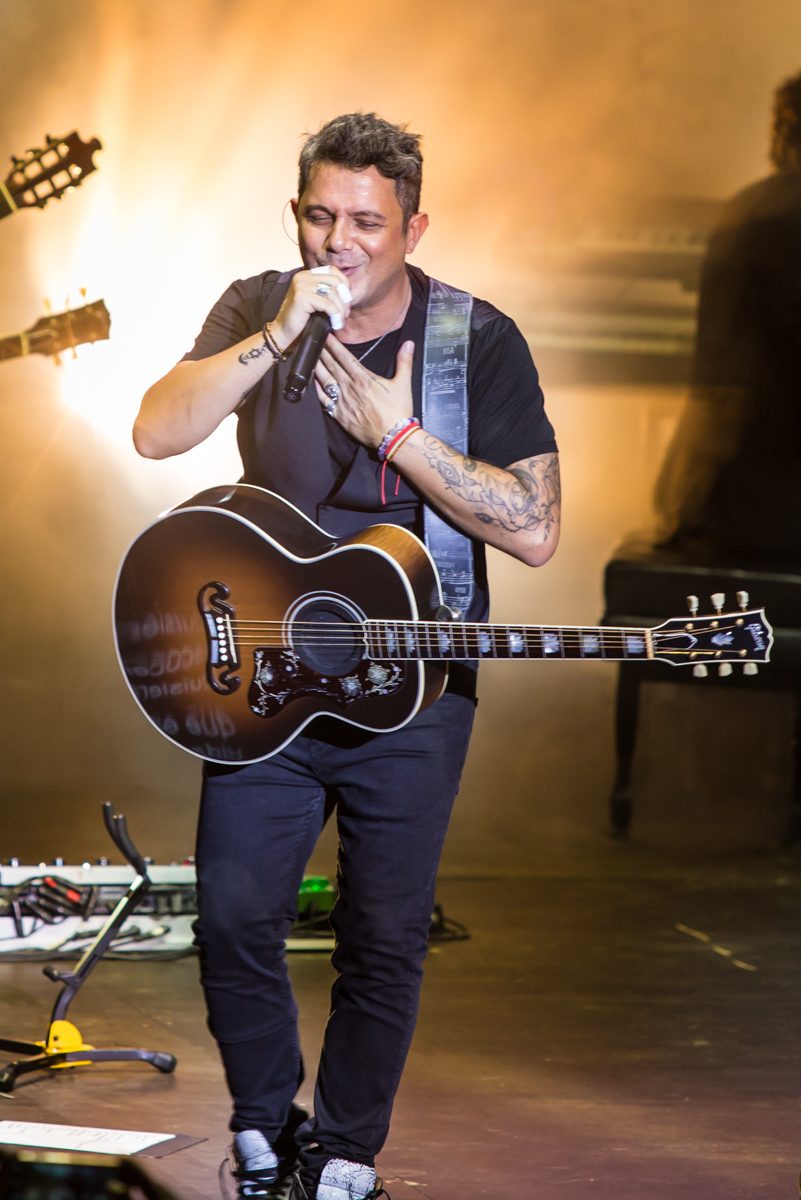 Alejandro Sanz performing live - Alejandro Sanz tickets