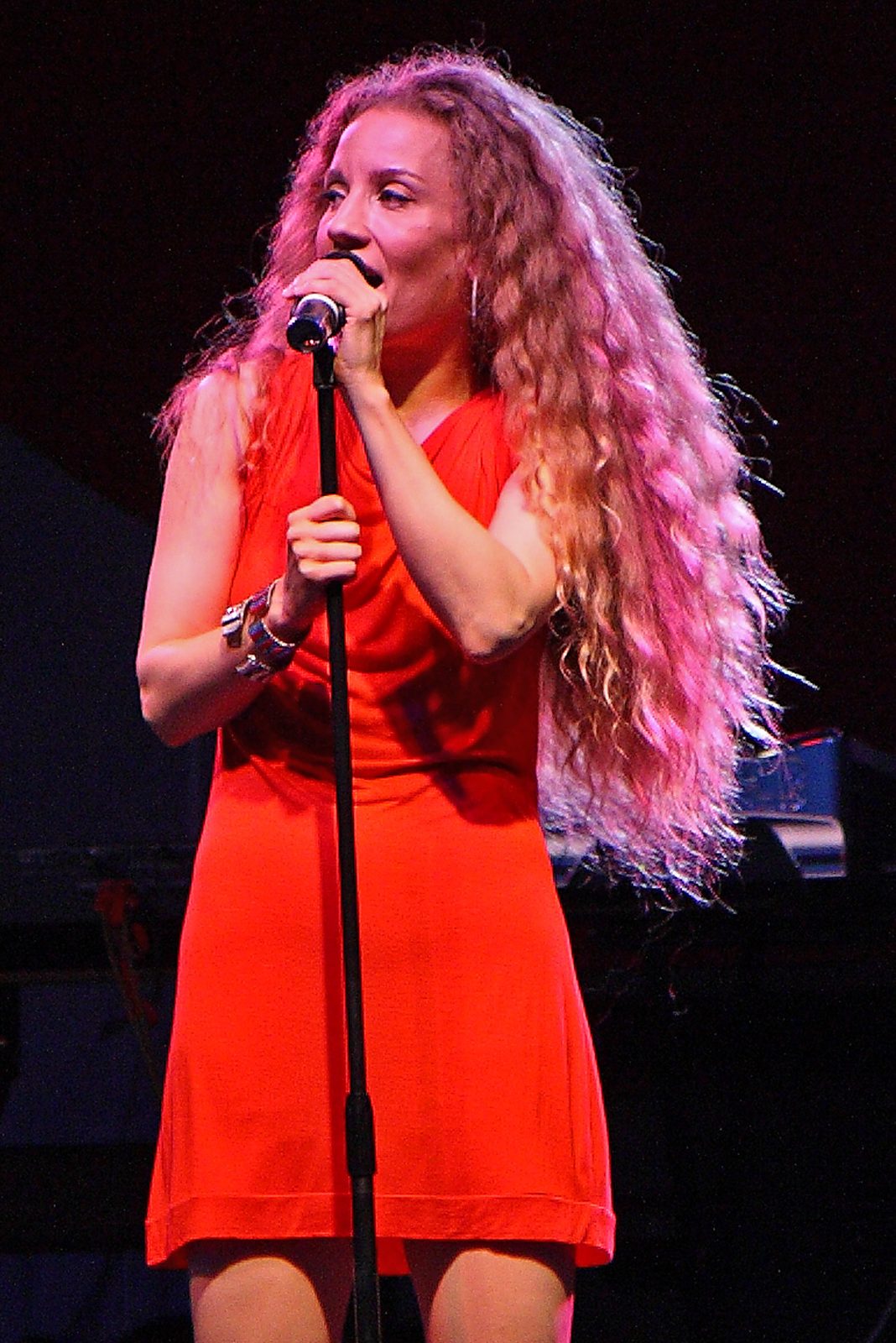 Amanda Marshall performing live - Amanda Marshall tickets