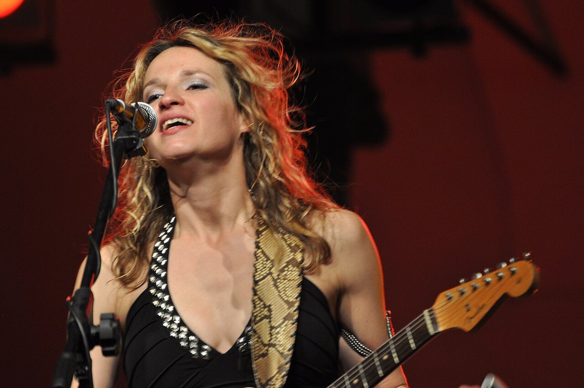 Ana Popovic singing at the Piacenza Blues Festival, Italy, 2010