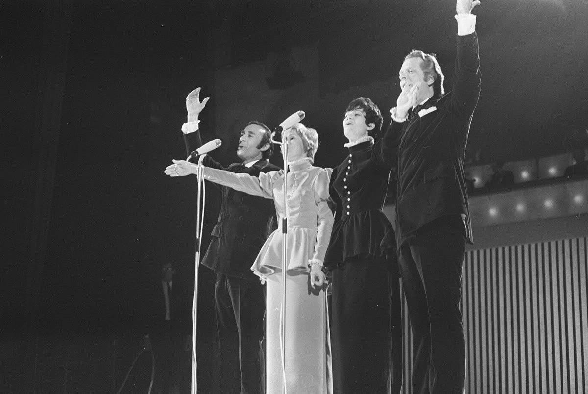 Anita Kerr Singers performing at Grand Gala du Disque, Amsterdam 1970