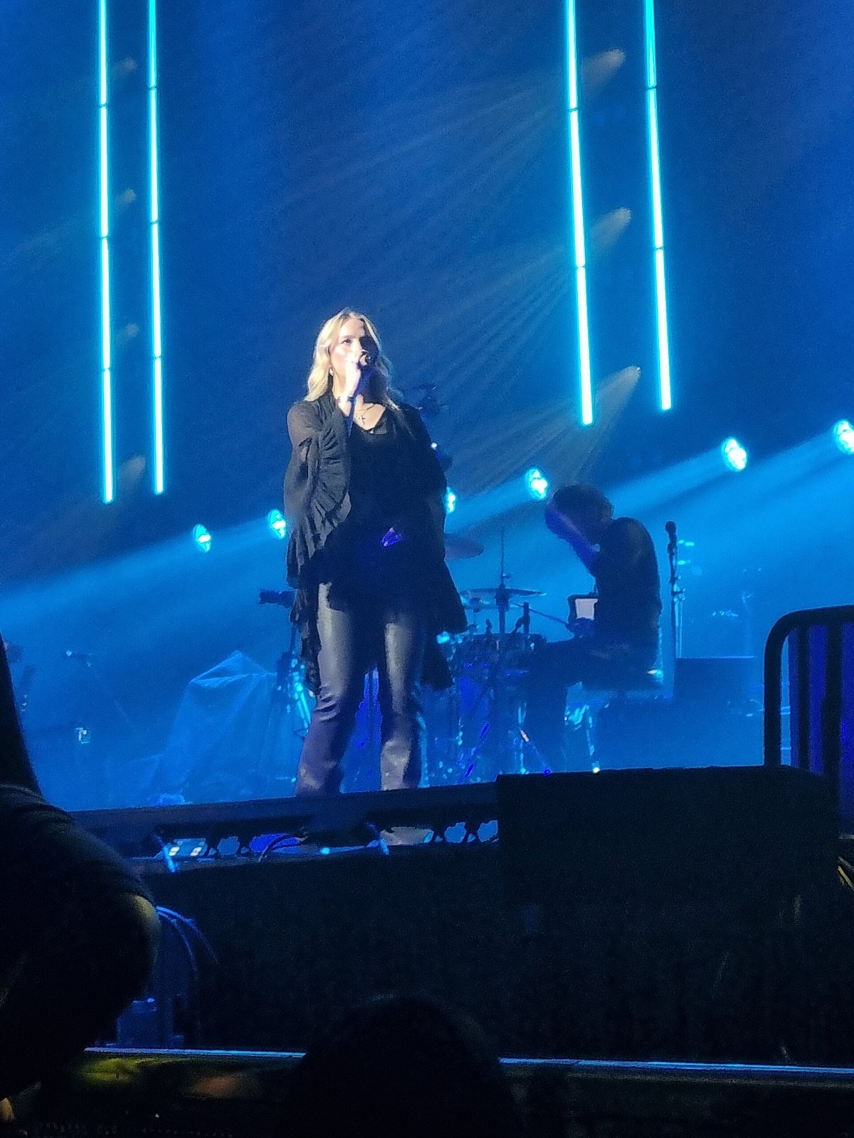 Avery Anna singing on stage at C2C: Country to Country, Glasgow, 2025