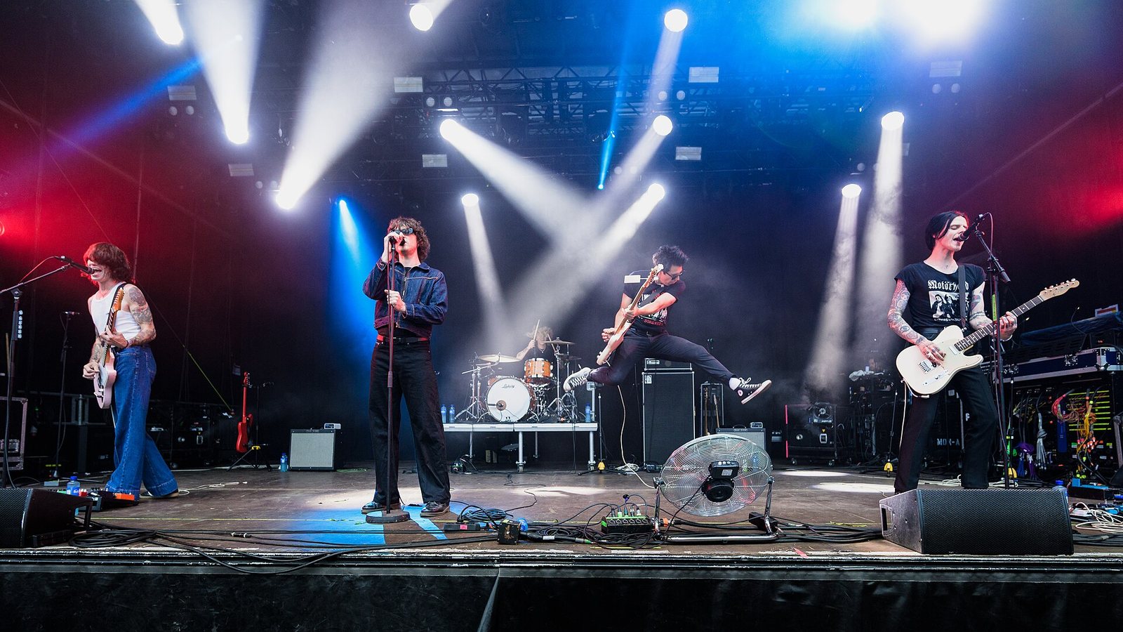 Bad Nerves performing on stage at the Måkeskrik festival in Kristiansand, Norway, 2026