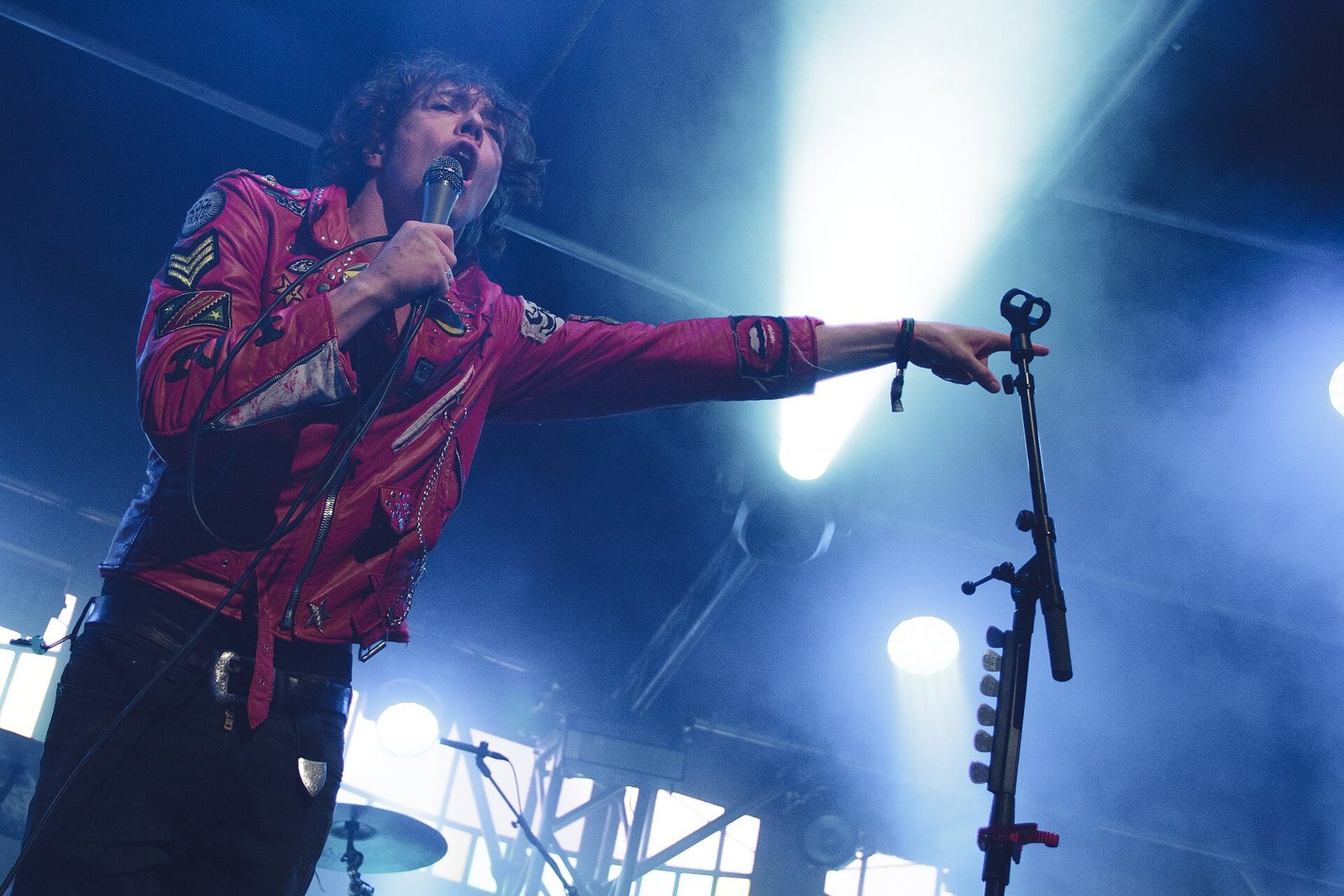 Barns Courtney singing in the Spiegeltent at Haldern Pop Festival, 2019