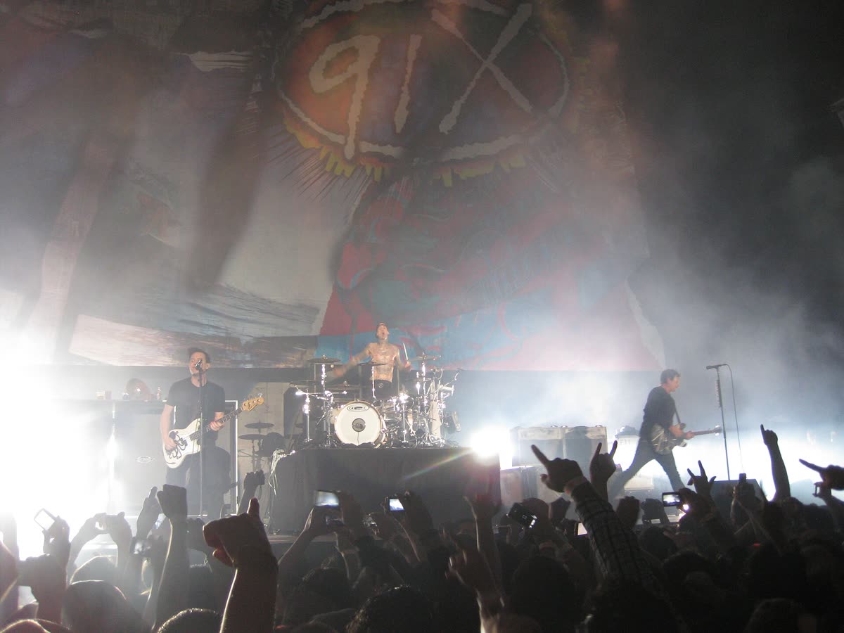 Buy Blink-182 tickets on StubOrder Blink-182 performing live in San Diego, December 2011