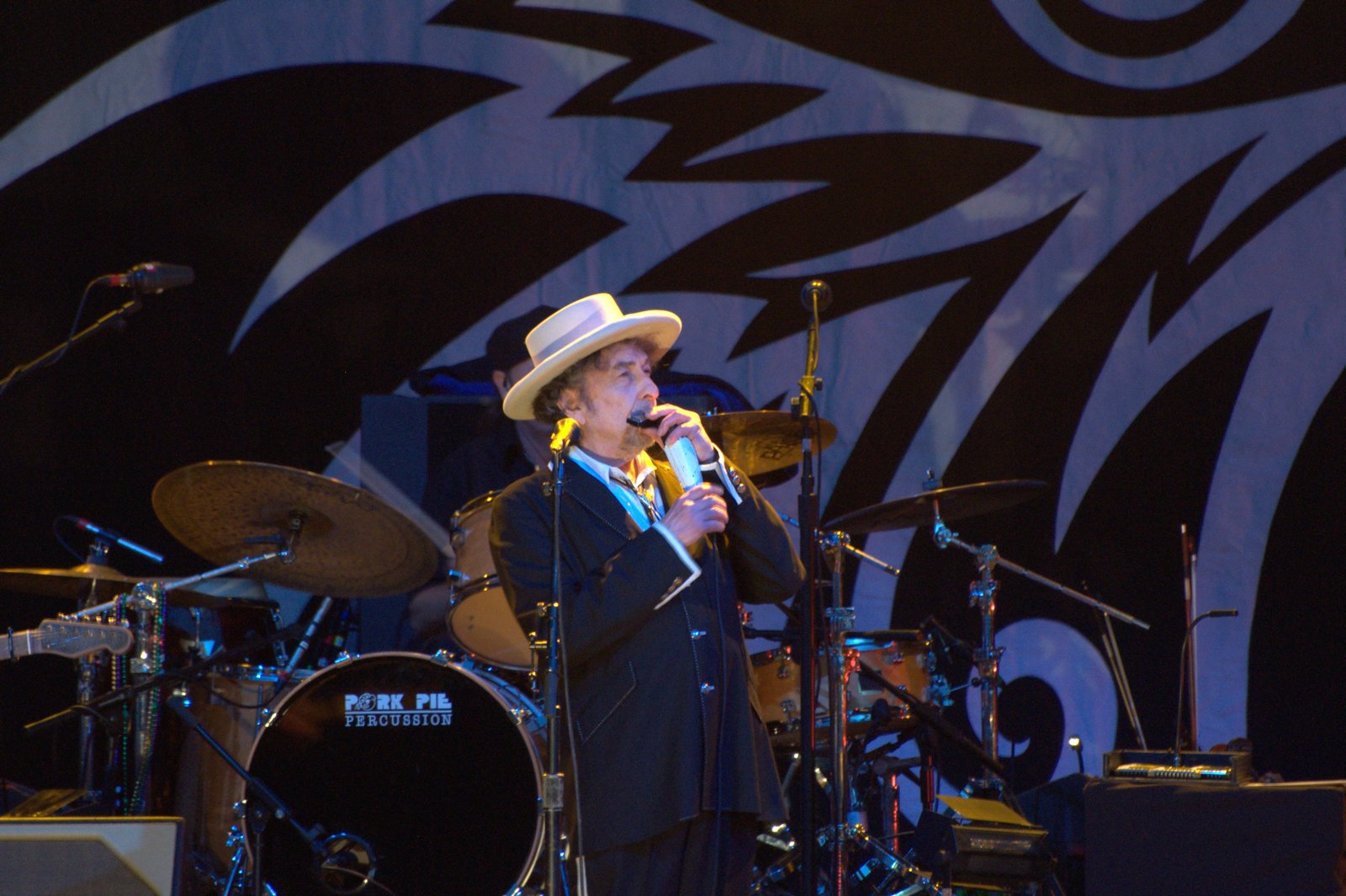 Bob Dylan singing on stage in a white hat at Finsbury Park, London, 2011 - Bob Dylan tickets