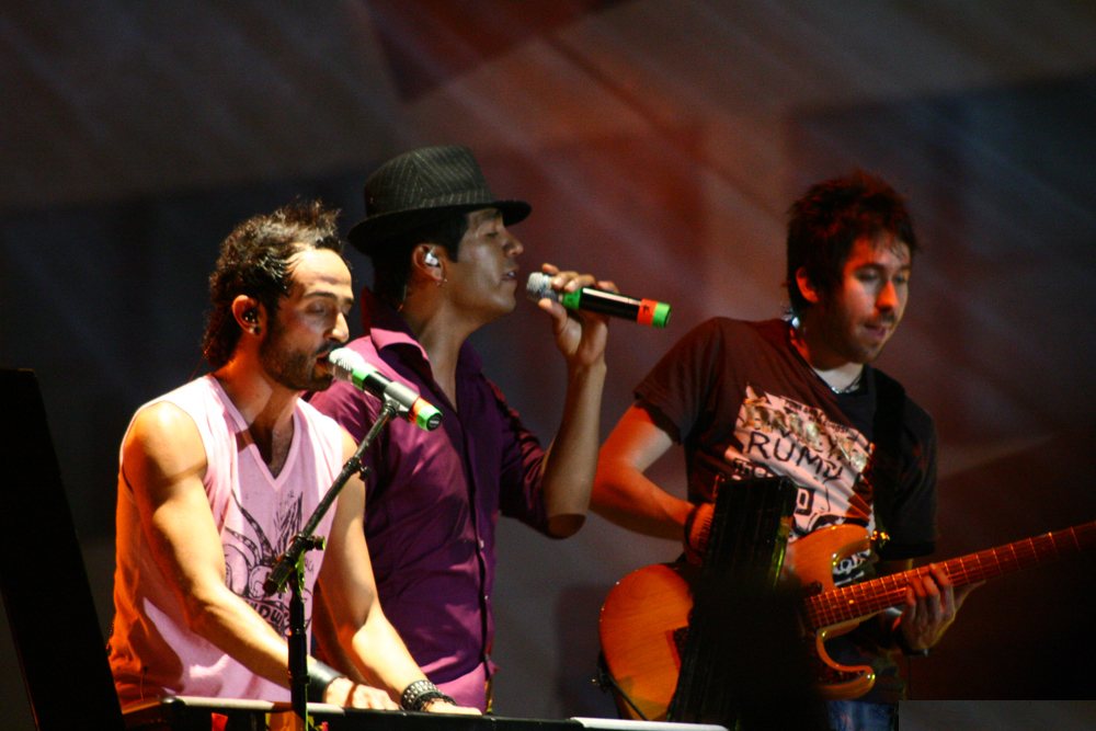Camila performing at the 3rd Festival de Música Latina, Managua, Nicaragua, 2007