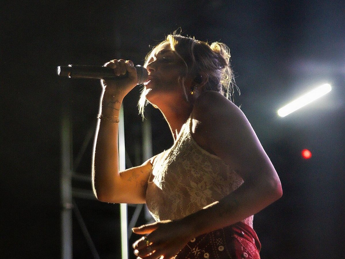 Carly Pearce singing at the We Salute You Celebration, Marine Corps Air Ground Combat Center Twentynine Palms, 2026