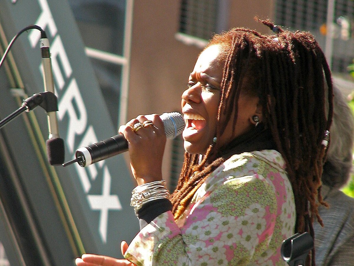 Catherine Russell singing at the Detroit Jazz Festival, 2006