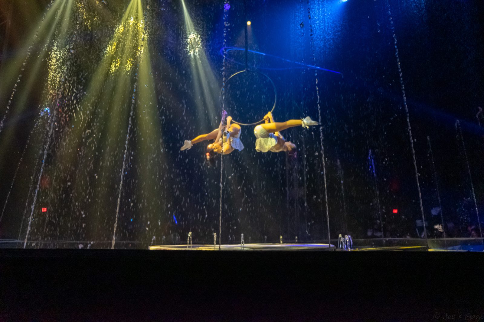 Cirque Italia: Water Circus performing live - Cirque Italia: Water Circus tickets