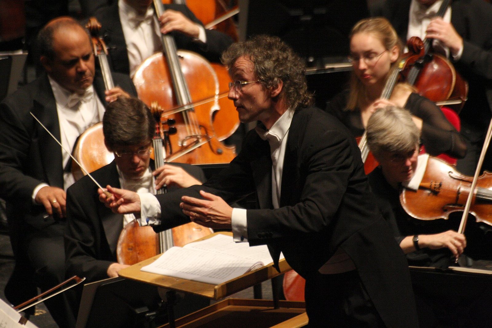 Franz Welser-Möst conducting the Cleveland Orchestra at Teatro Regio, Turin, 2008