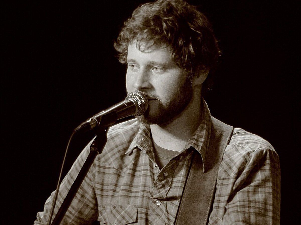 Dan Mangan singing and playing acoustic guitar in Charlottetown, Prince Edward Island, 2009