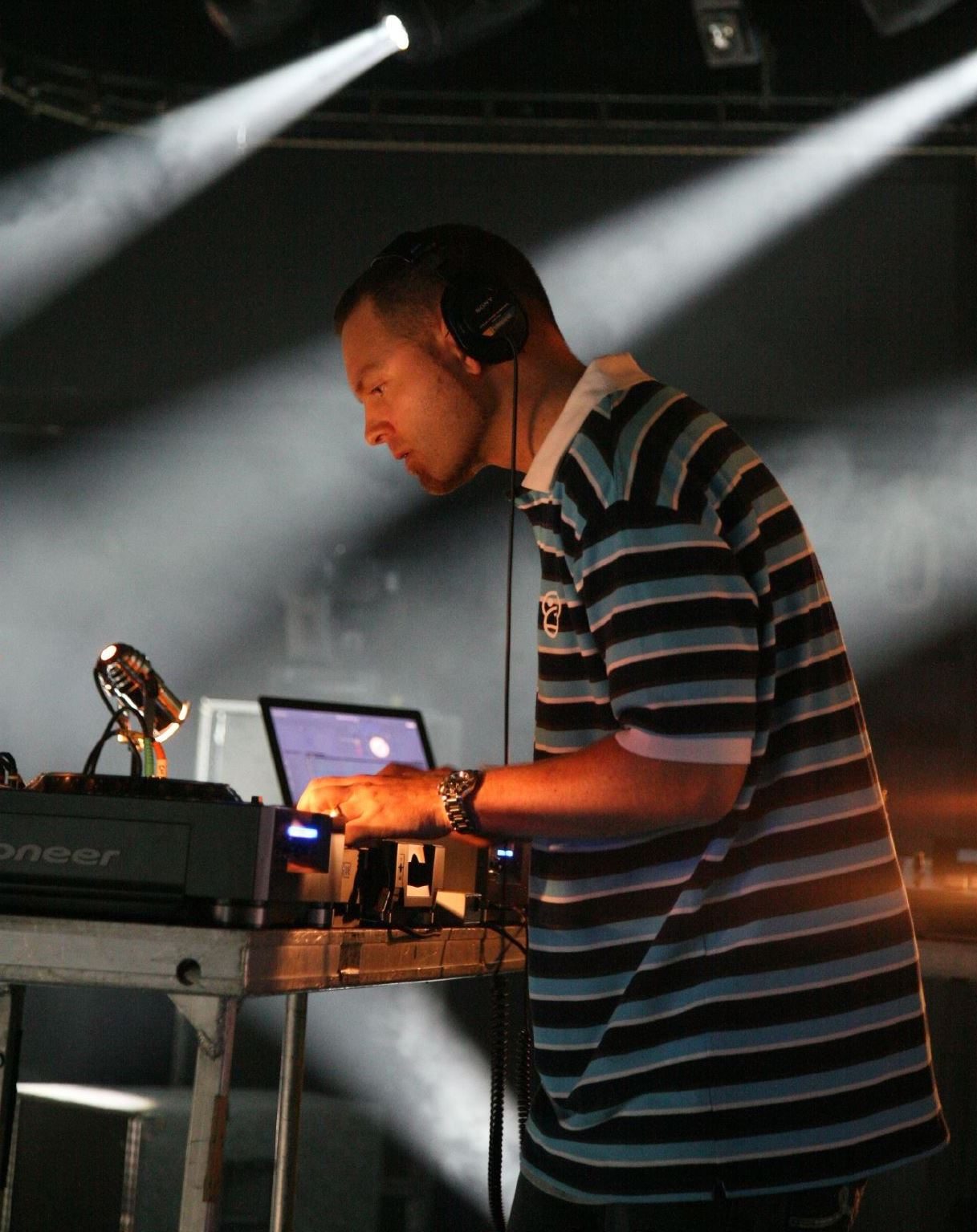 DJ Shadow performing live - DJ Shadow tickets