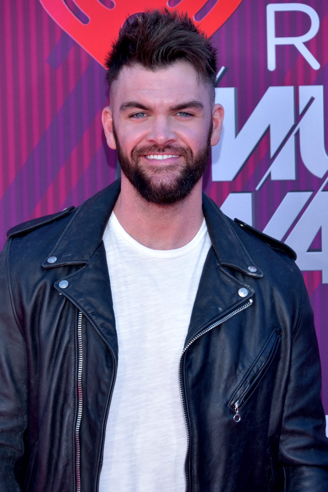 Dylan Scott performing live - Dylan Scott tickets