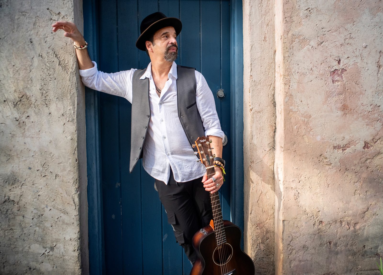 Elsten Torres performing live - Elsten Torres tickets