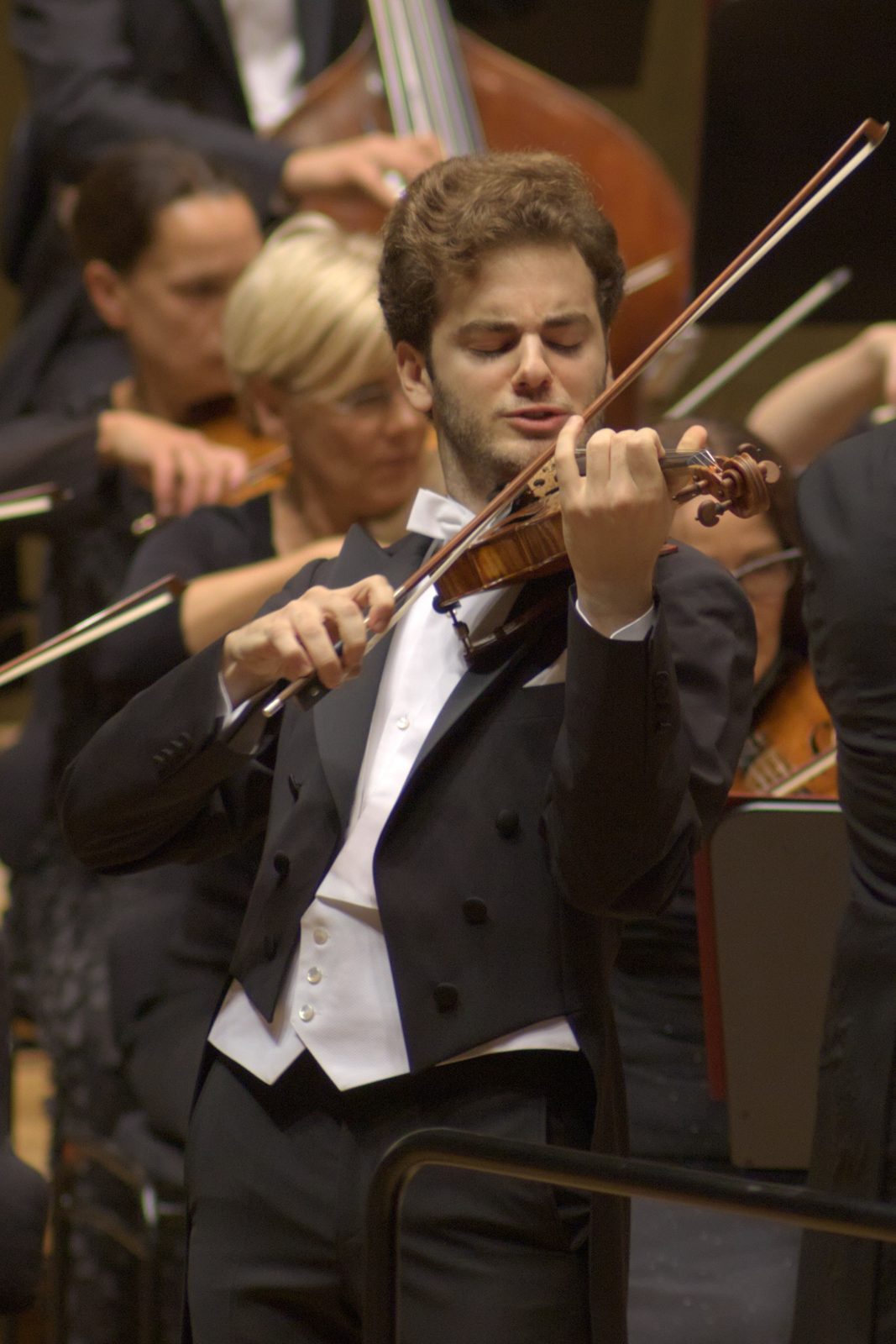 Emmanuel Tjeknavorian performing live - Emmanuel Tjeknavorian tickets