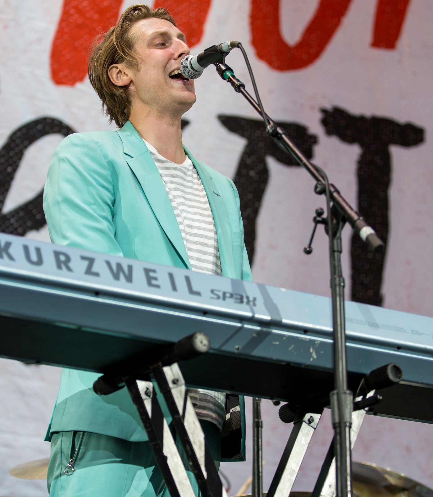 Eric Hutchinson singing at the keyboard at Austin360 Amphitheater, Austin, Texas, 2015