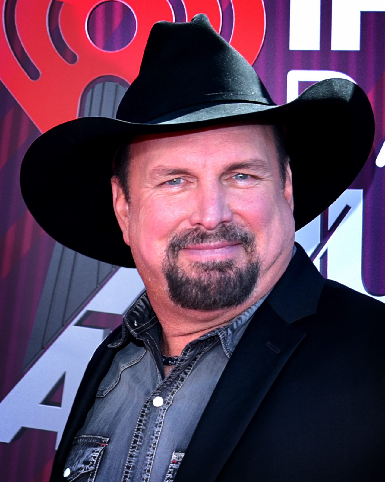 Garth Brooks performing live - Garth Brooks tickets