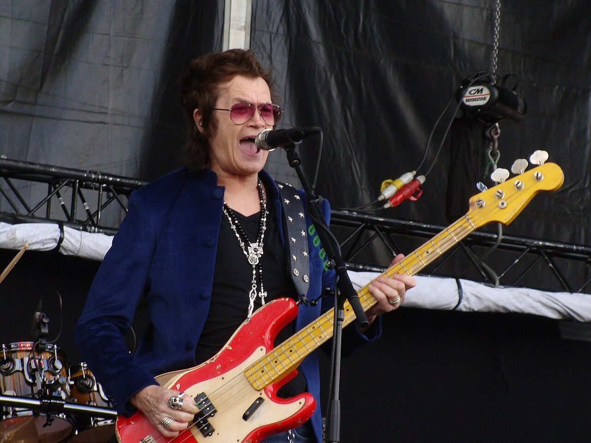 Buy Glenn Hughes tickets on StubOrder Glenn Hughes singing and playing bass with Black Country Communion at Azkena Rock Festival, Vitoria-Gasteiz, 2011
