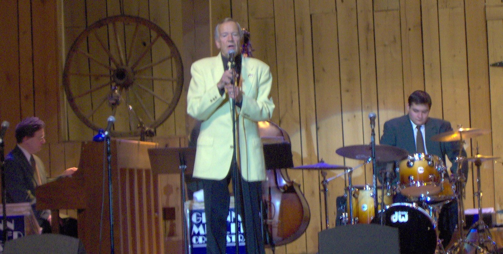 Director Larry O'Brien singing with the Glenn Miller Orchestra at Renfro Valley, Kentucky, 2009