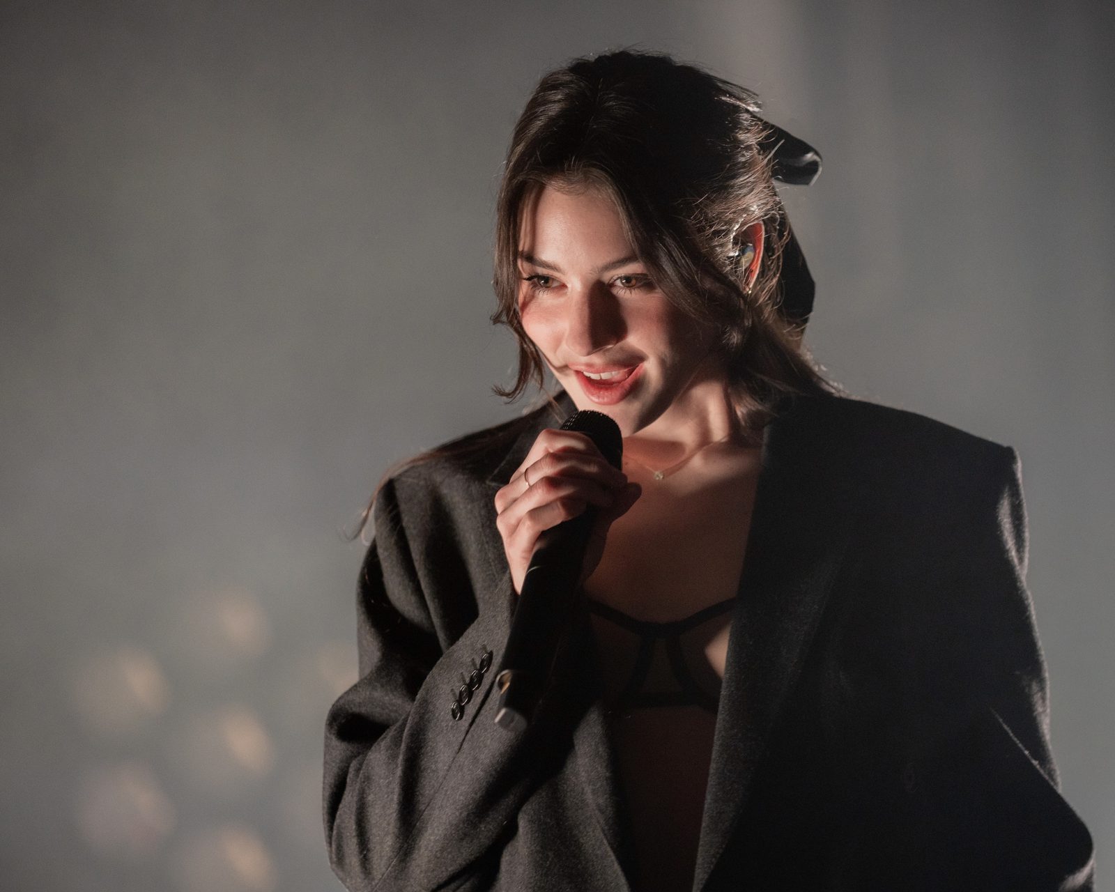 Gracie Abrams performing live - Gracie Abrams tickets