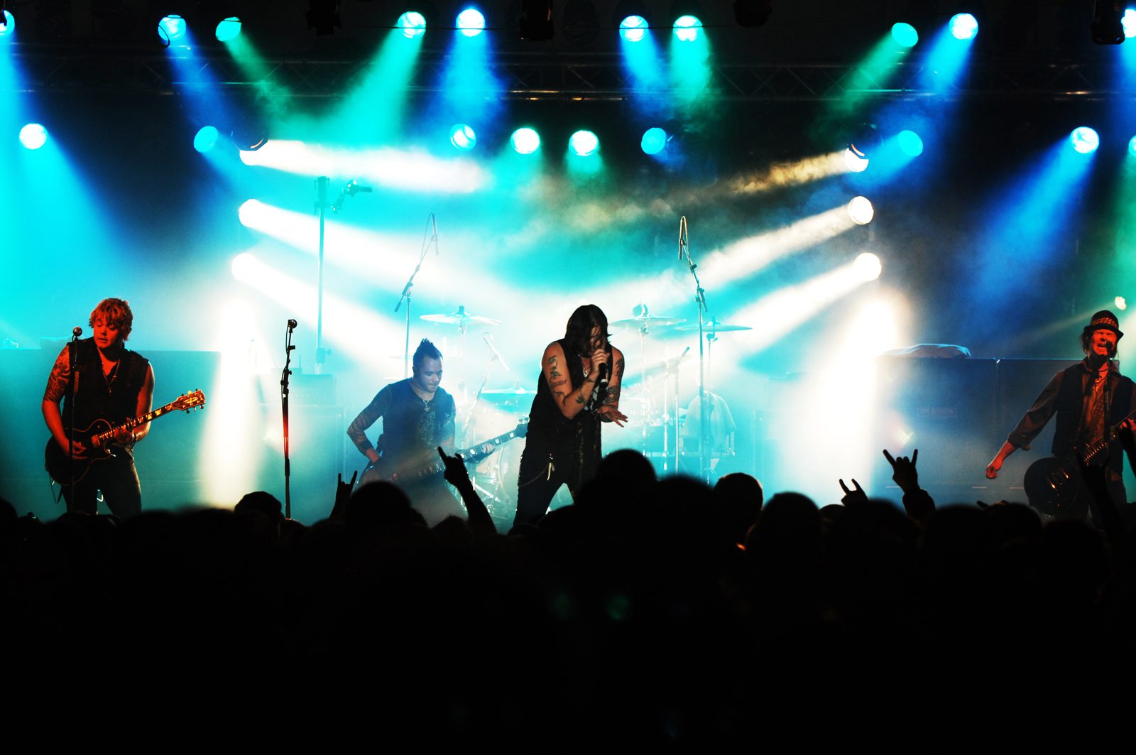 Hinder performing live - Hinder tickets