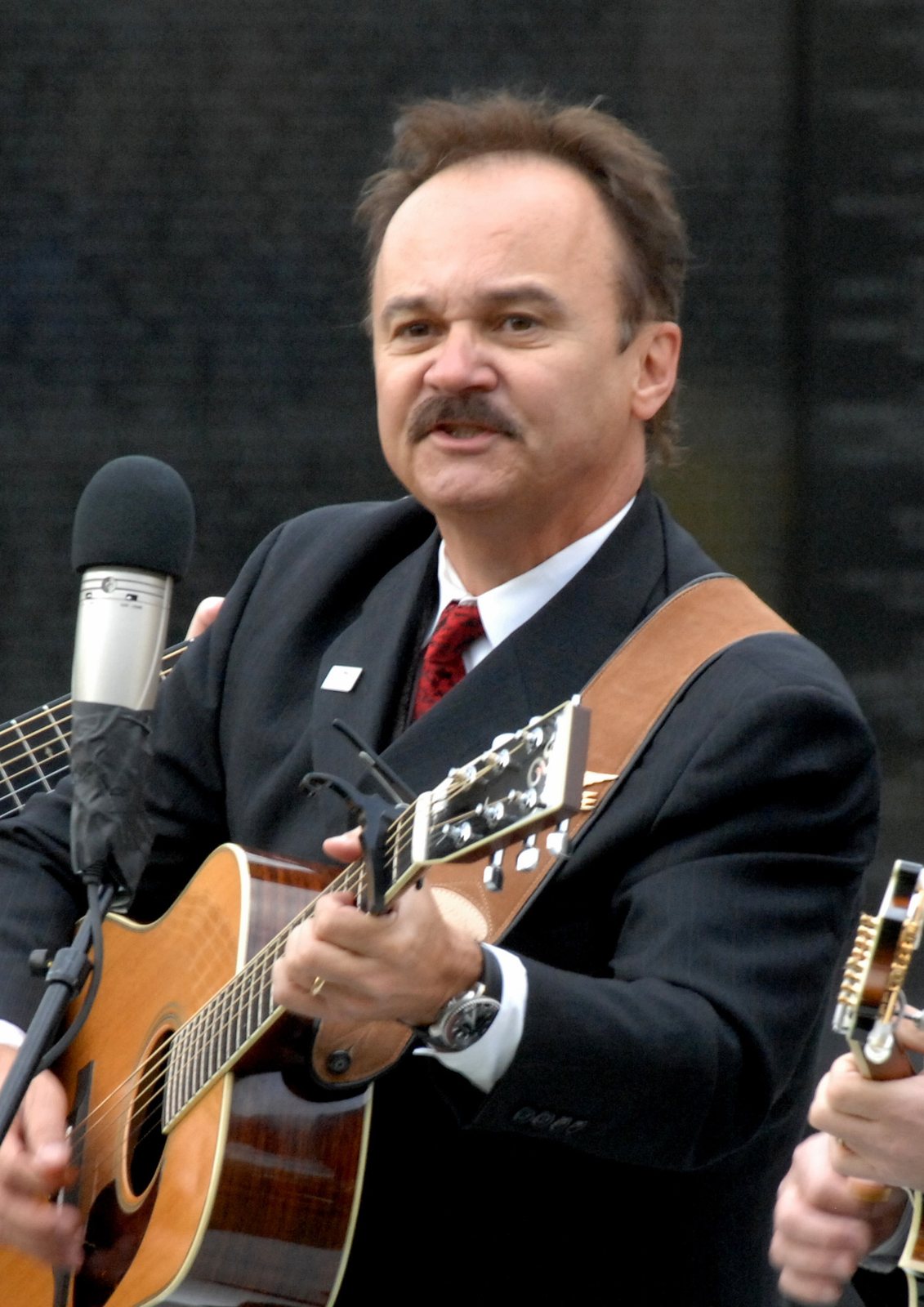 Jimmy Fortune singing with guitar at the Vietnam Veterans Memorial 25th anniversary ceremony, Washington, DC, 2007