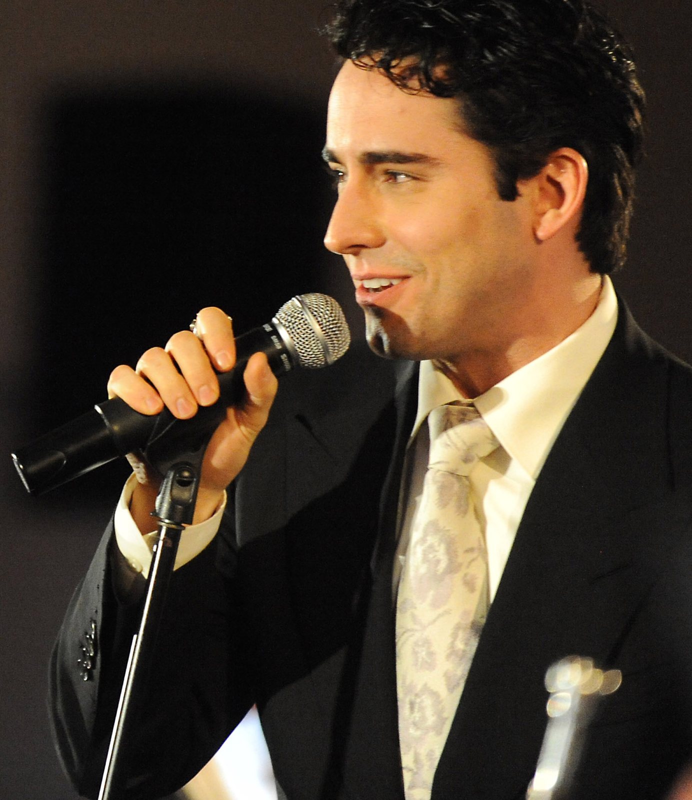 John Lloyd Young singing at the USO of Metropolitan Washington Awards Dinner, Arlington, Virginia, 2013