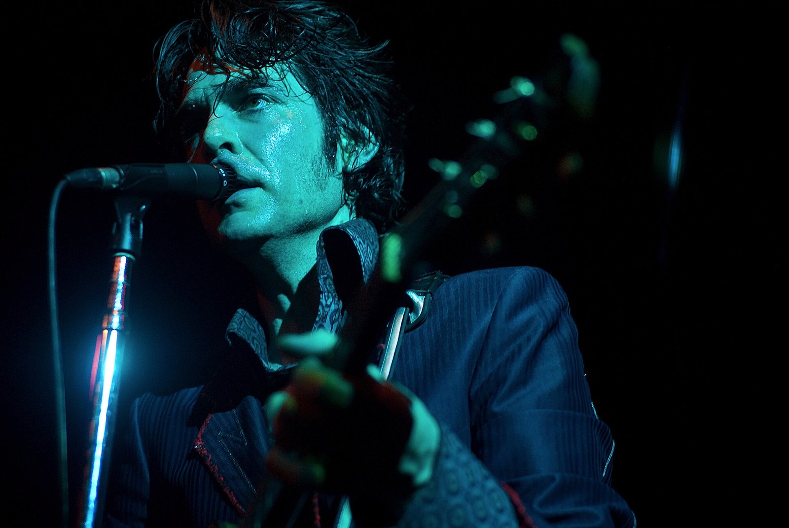 Jon Spencer singing with Heavy Trash in São Paulo, Brazil, 2009