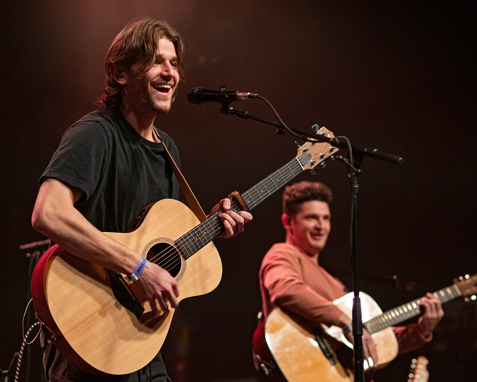 Jonah Kagen singing and playing acoustic guitar at the El Rey Theatre, Los Angeles, March 2022