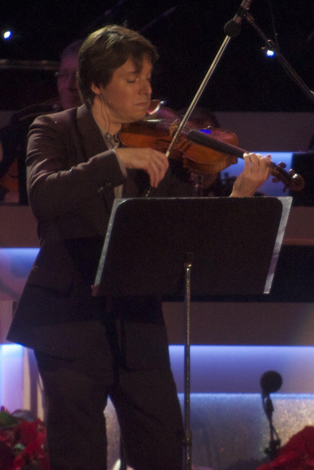 Joshua Bell playing violin in concert with the United States Army Band, December 2013
