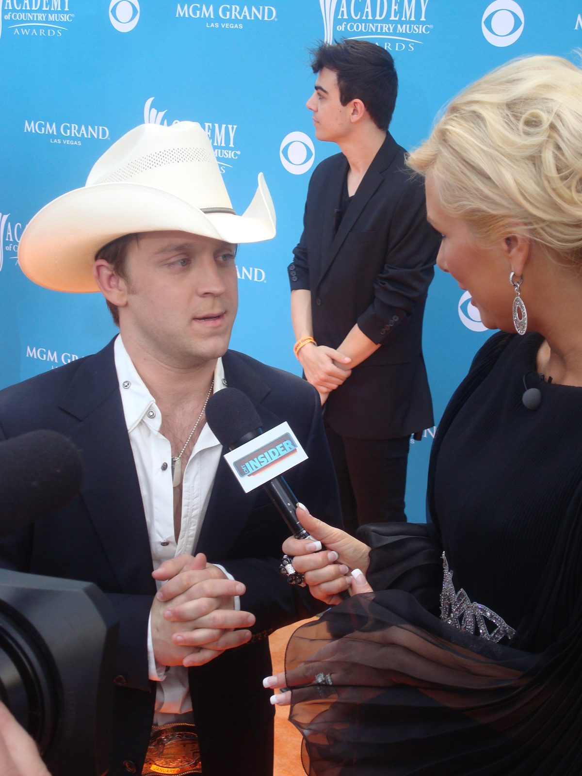 Justin Moore performing live - Justin Moore tickets