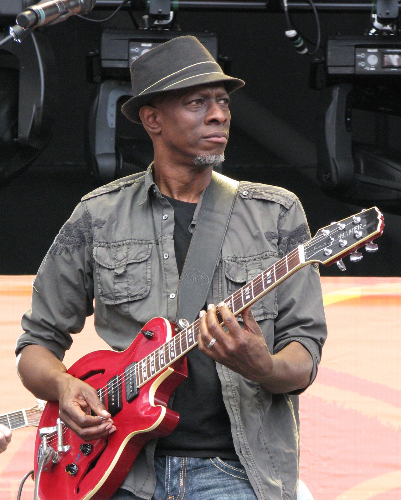 Keb Mo performing live - Keb Mo tickets