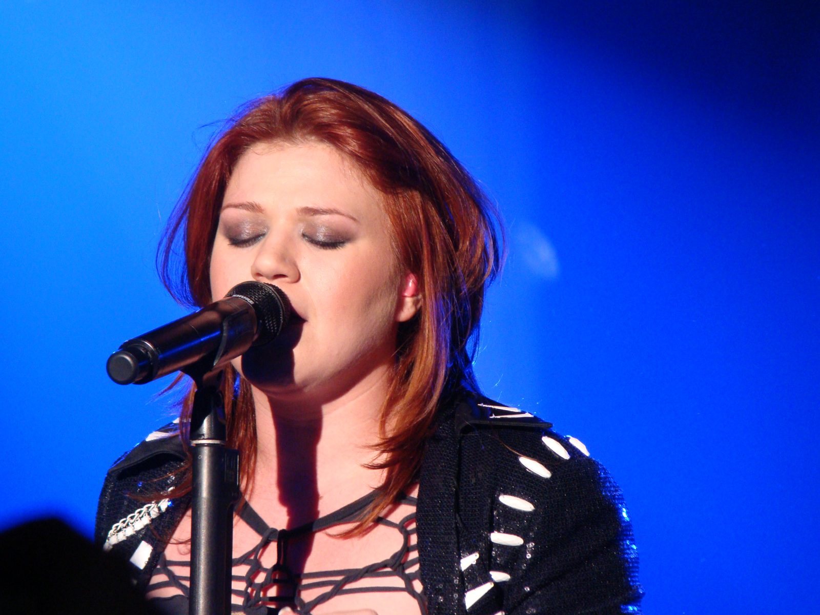 Kelly Clarkson performing live - Kelly Clarkson tickets