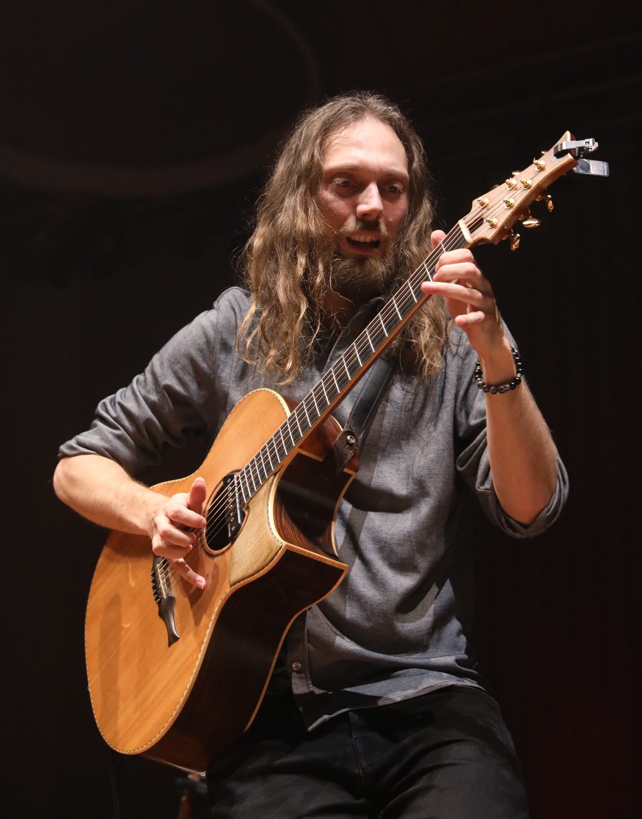 Mike Dawes performing live - Mike Dawes tickets