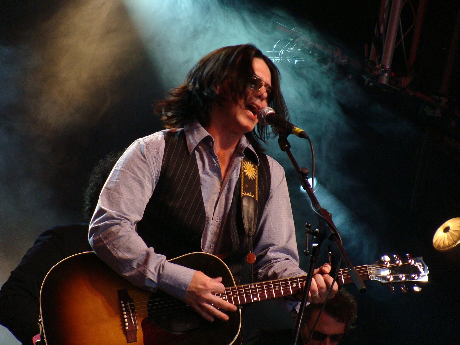 Mike Farris singing and playing acoustic guitar at Azkena Rock Festival, Vitoria-Gasteiz, Spain, 2009