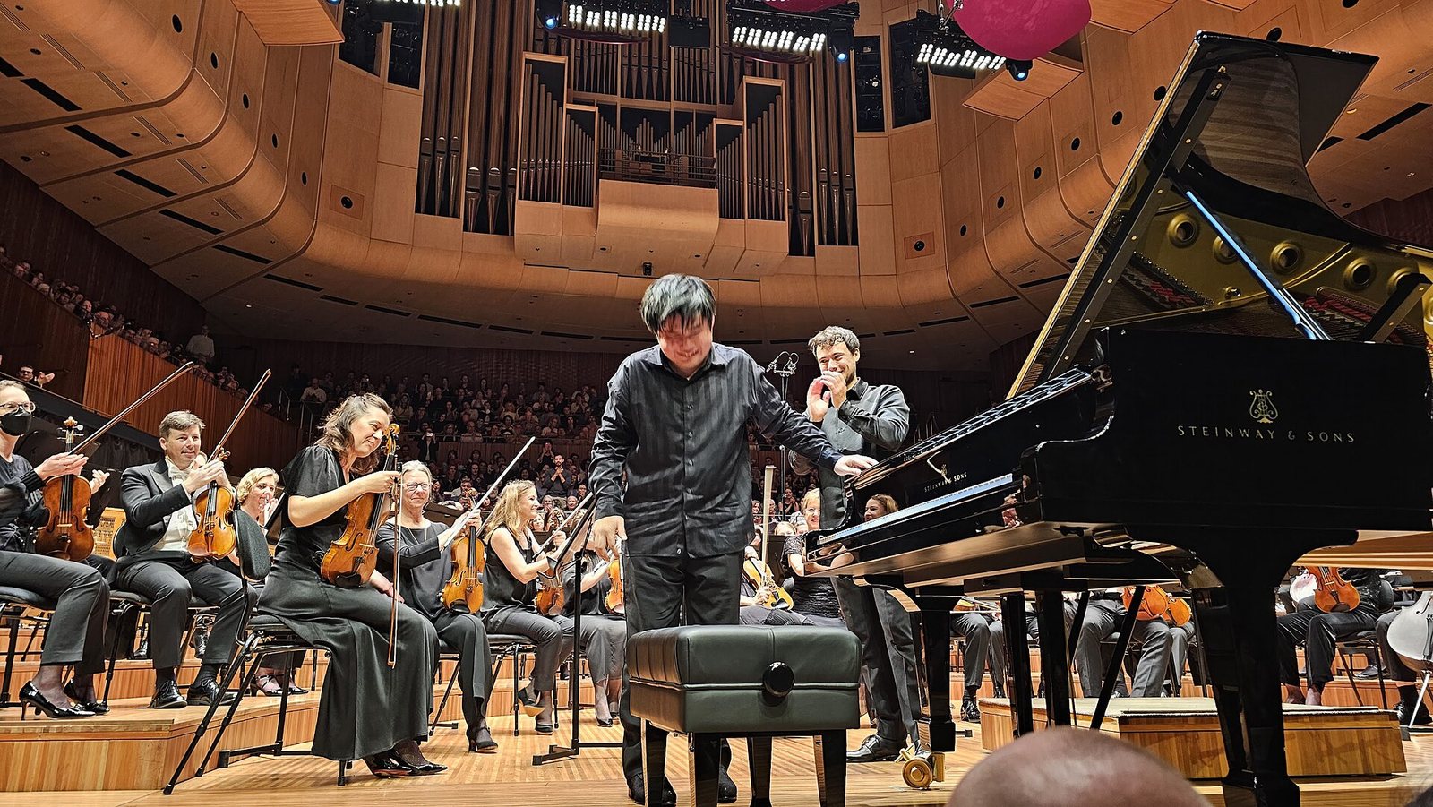 Nobuyuki Tsujii taking a bow with the Sydney Symphony Orchestra at the Sydney Opera House, 2024