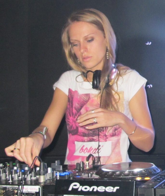 Nora En Pure DJing at Ce La Vi, Singapore, May 2016