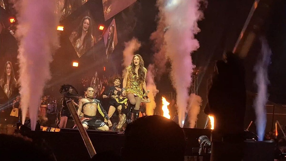 Regine Velasquez performing with dancers at Regine Rocks, SM Mall of Asia Arena, April 2024