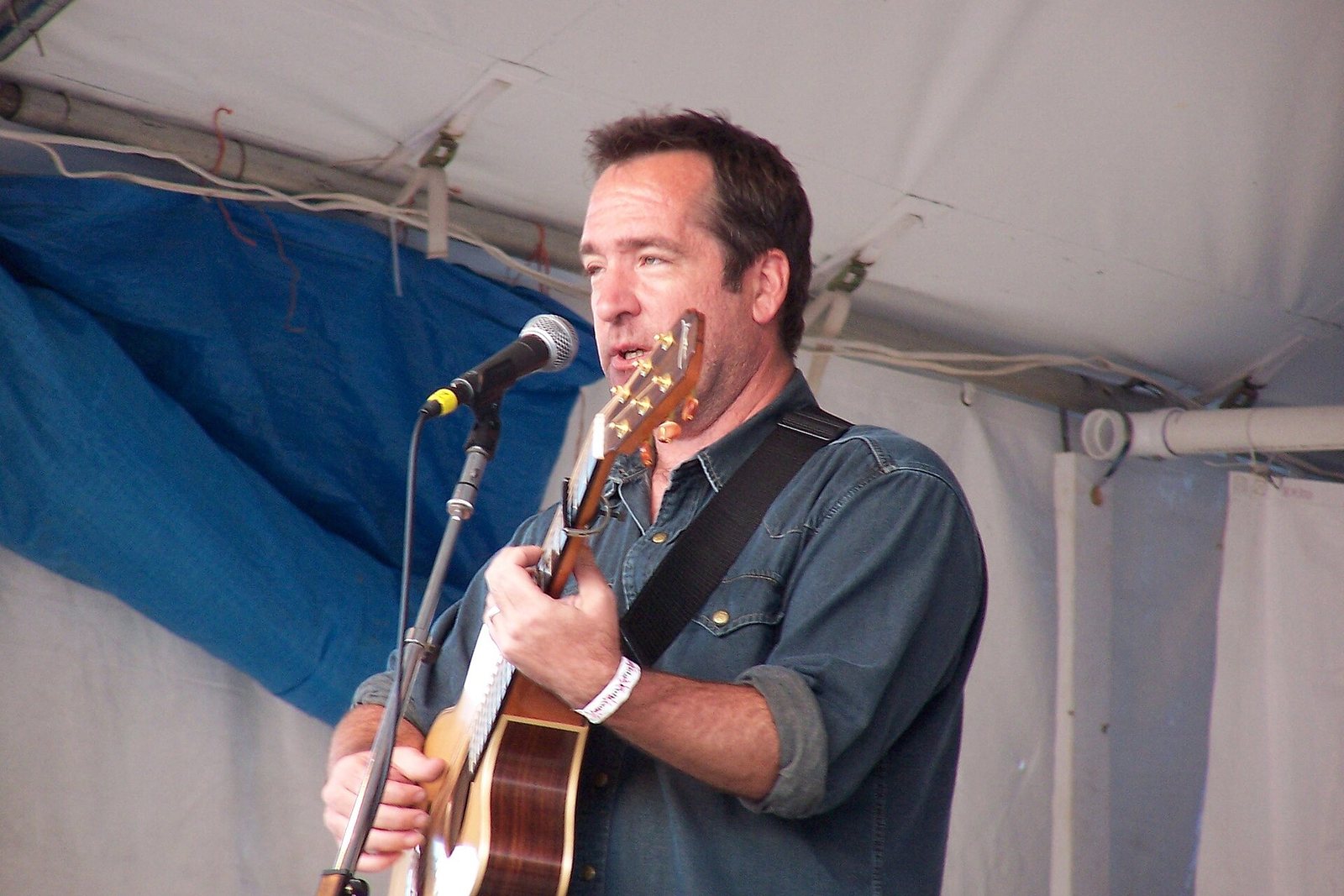 Richard Shindell performing with an acoustic guitar at the Falcon Ridge Folk Festival, 2004