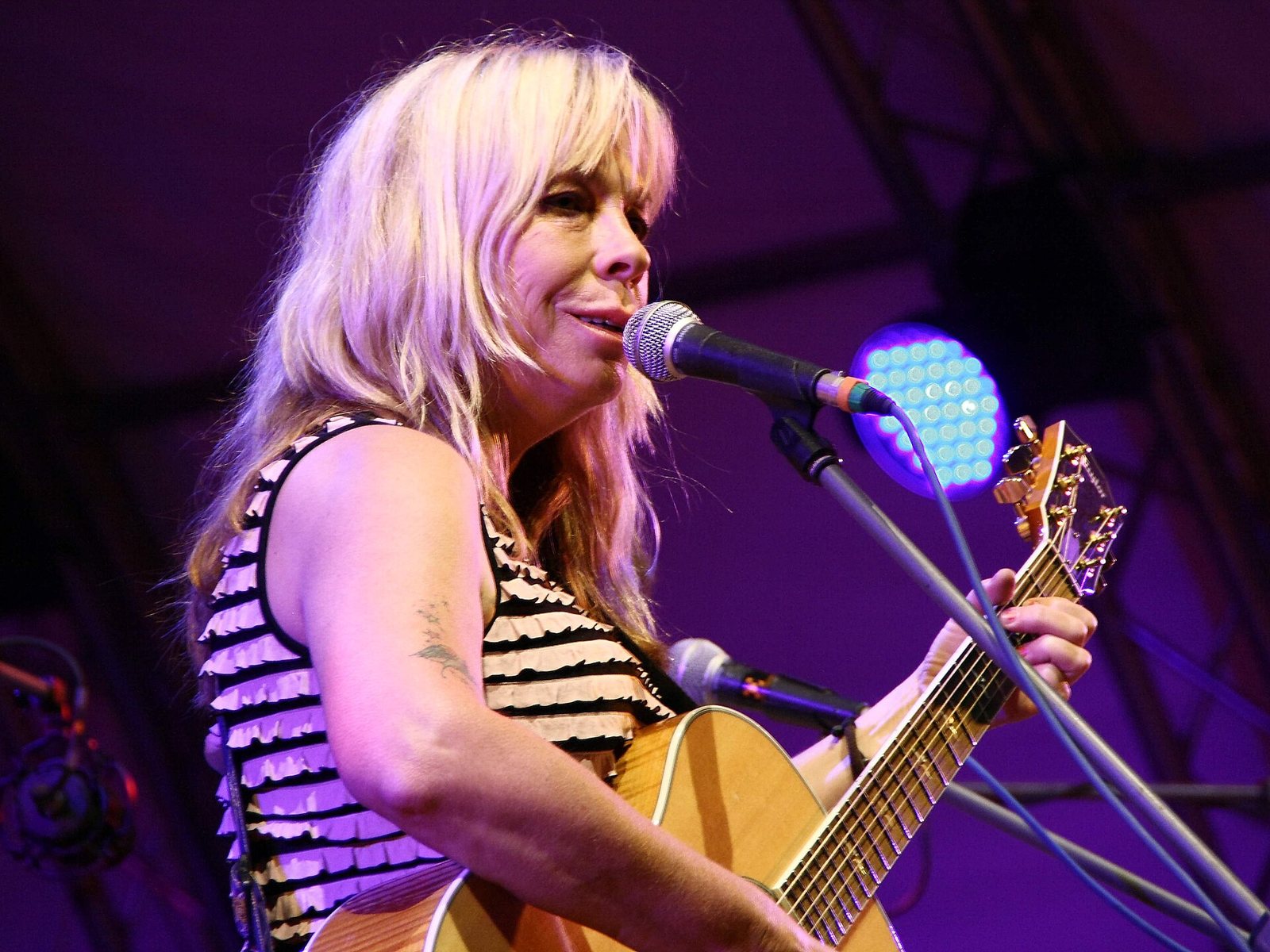 Rickie Lee Jones singing with an acoustic guitar at the TFF Rudolstadt festival, Germany, 2010
