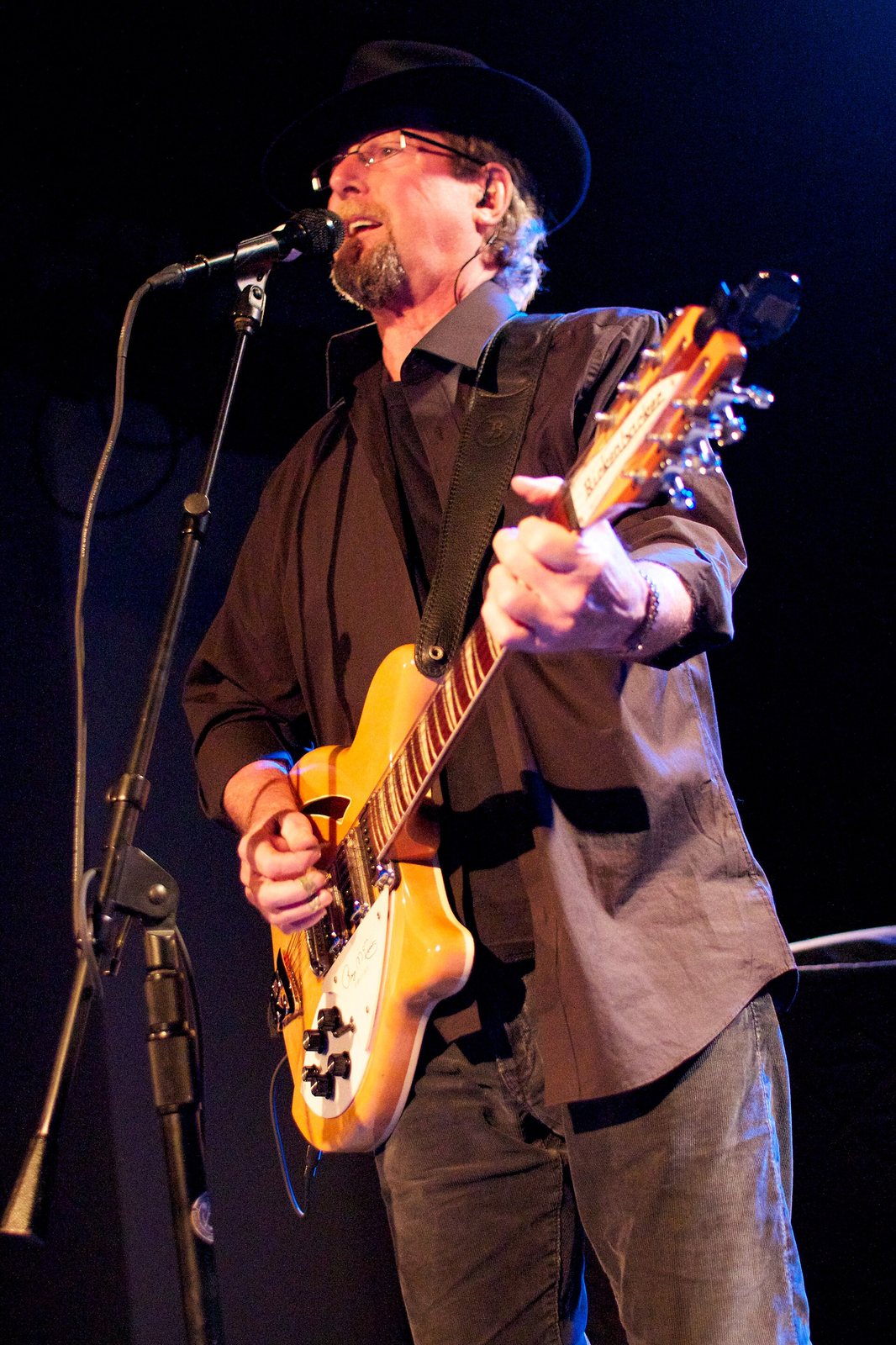 Roger McGuinn singing and playing a Rickenbacker 12-string at The Center for Arts in Natick, Massachusetts, 2011