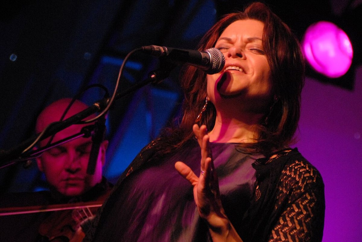 Buy Rosanne Cash & John Leventhal tickets on StubOrder Rosanne Cash singing at the BBC Radio 2 Folk Awards in London, 2007