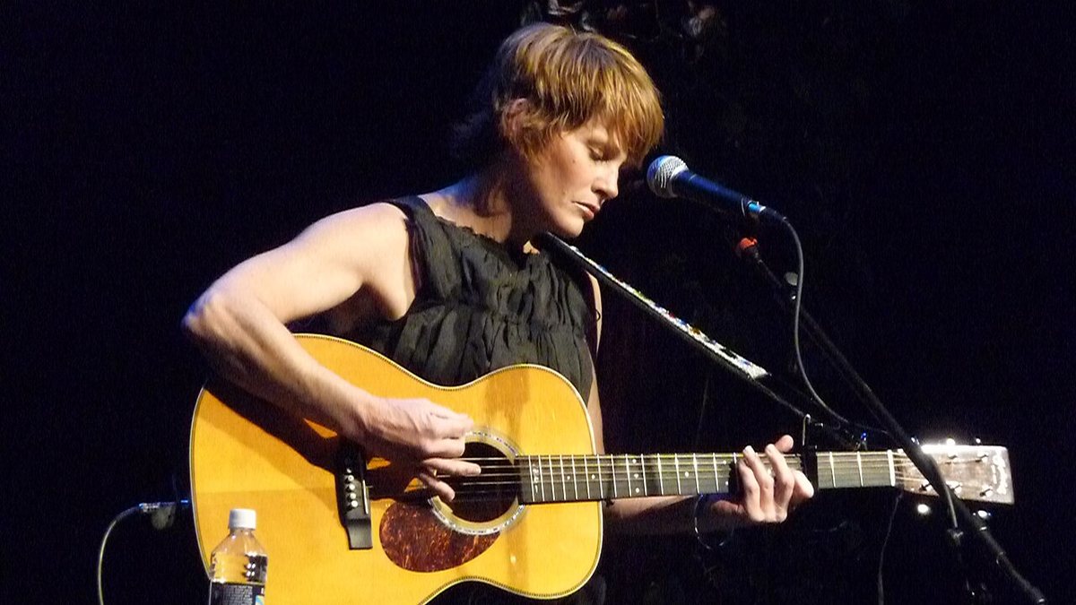 Shawn Colvin playing acoustic guitar live at One World, 2009