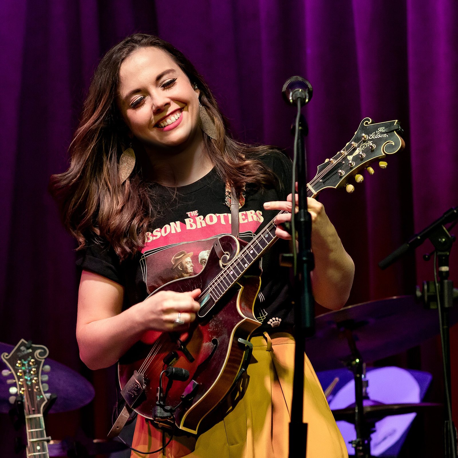 Sierra Hull playing mandolin on stage at the Hotel Cafe, Los Angeles, 2021