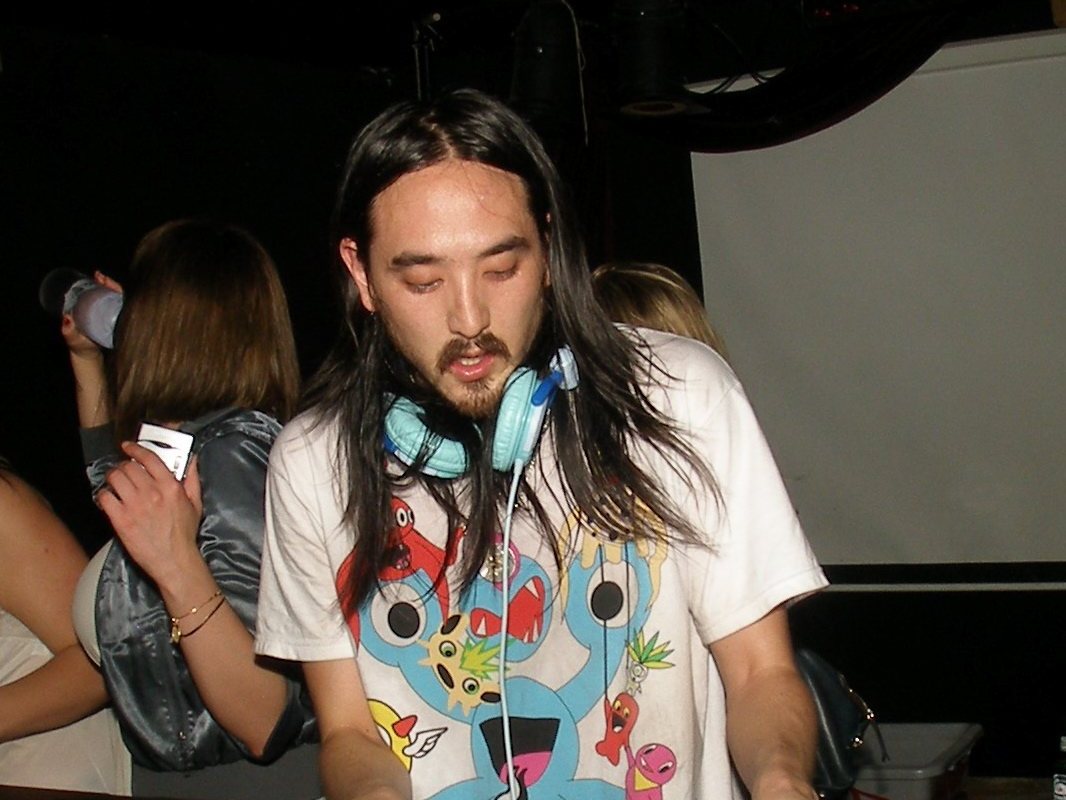 Steve Aoki DJing at the HiFi Nightclub in Calgary, Alberta, 2008