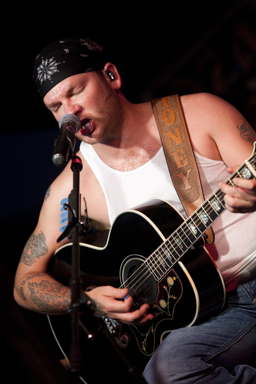 Stoney LaRue singing with an acoustic guitar at White Water Amphitheater, New Braunfels, Texas, 2010