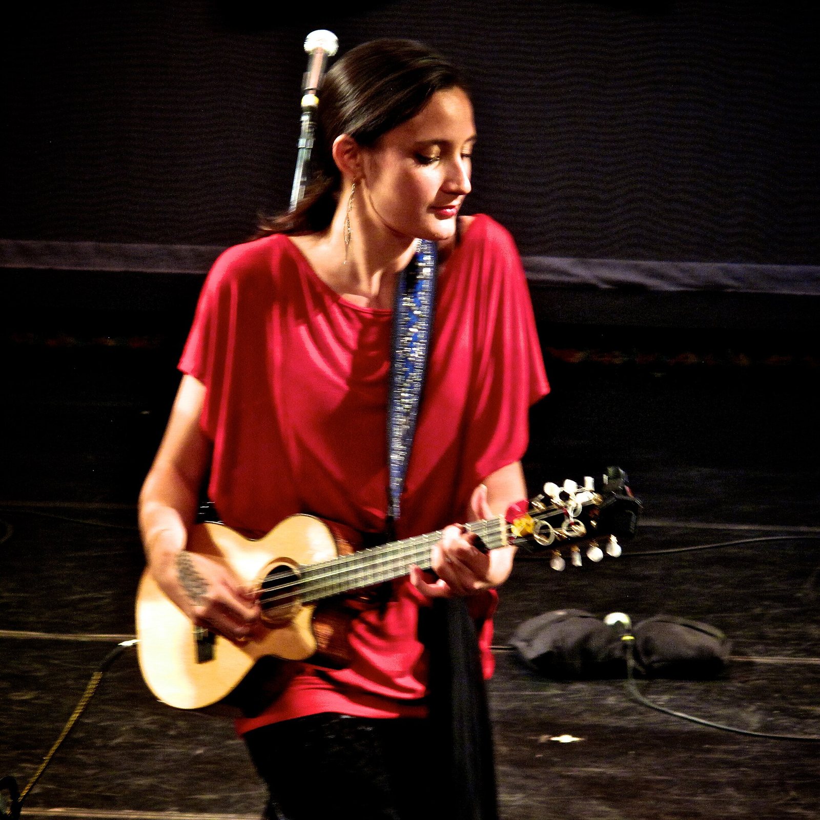 Taimane Gardner playing ukulele on stage, May 2011