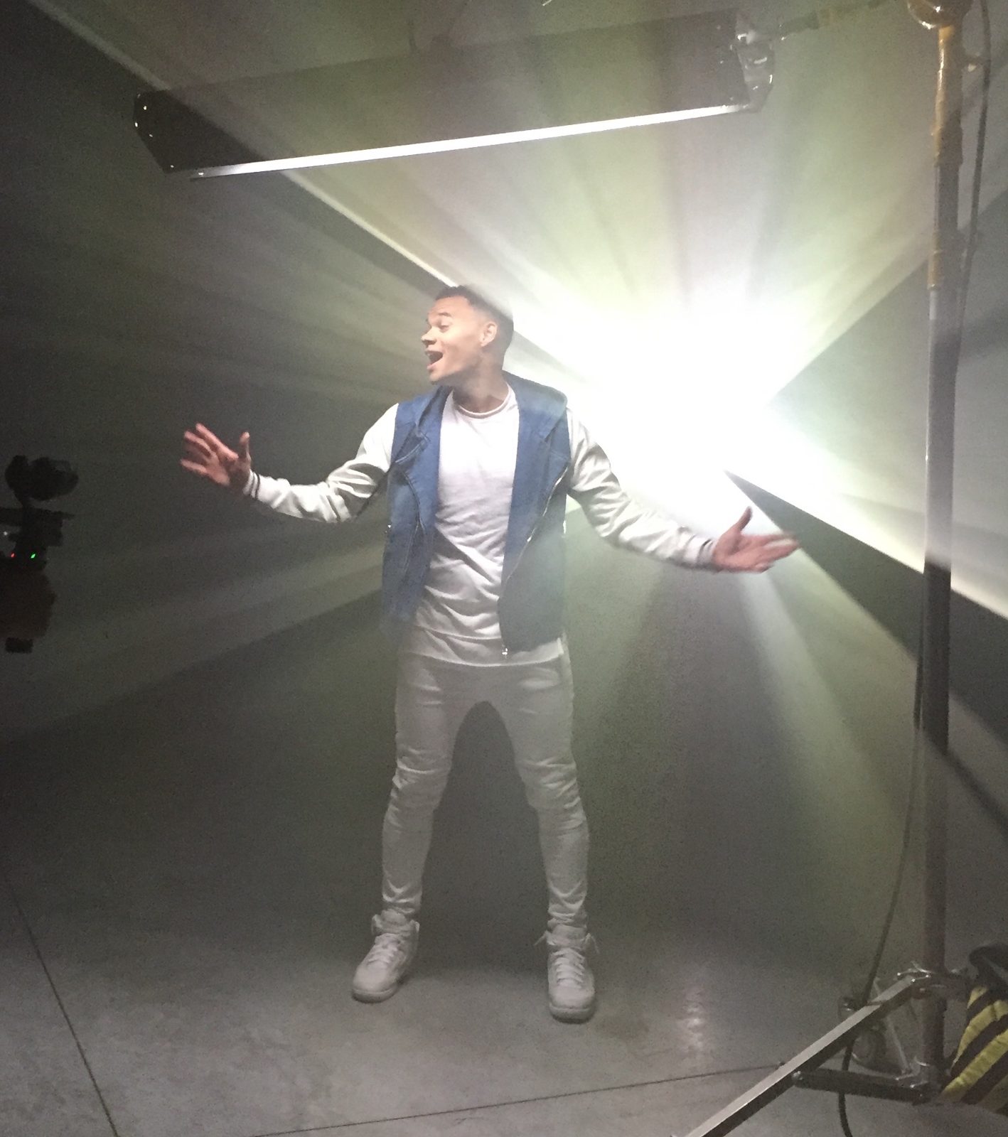 Tauren Wells performing live - Tauren Wells tickets