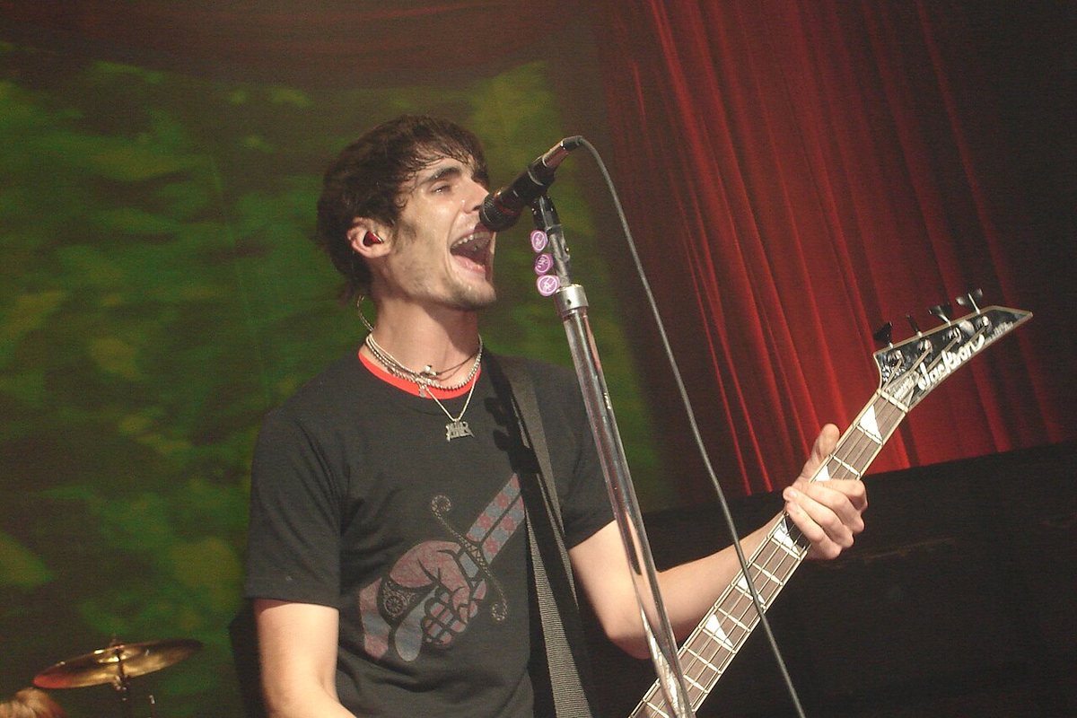 Tyson Ritter of The All-American Rejects singing on stage, 2006